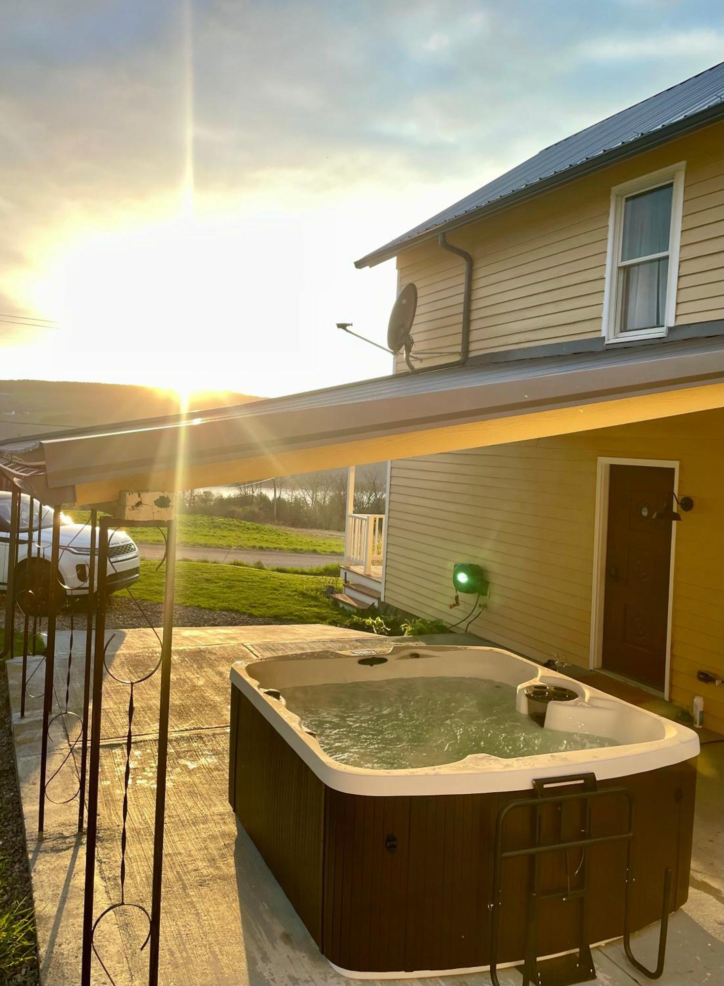Vineyard Farmhouse With Hot Tub & Lake Views Hammondsport Exterior photo