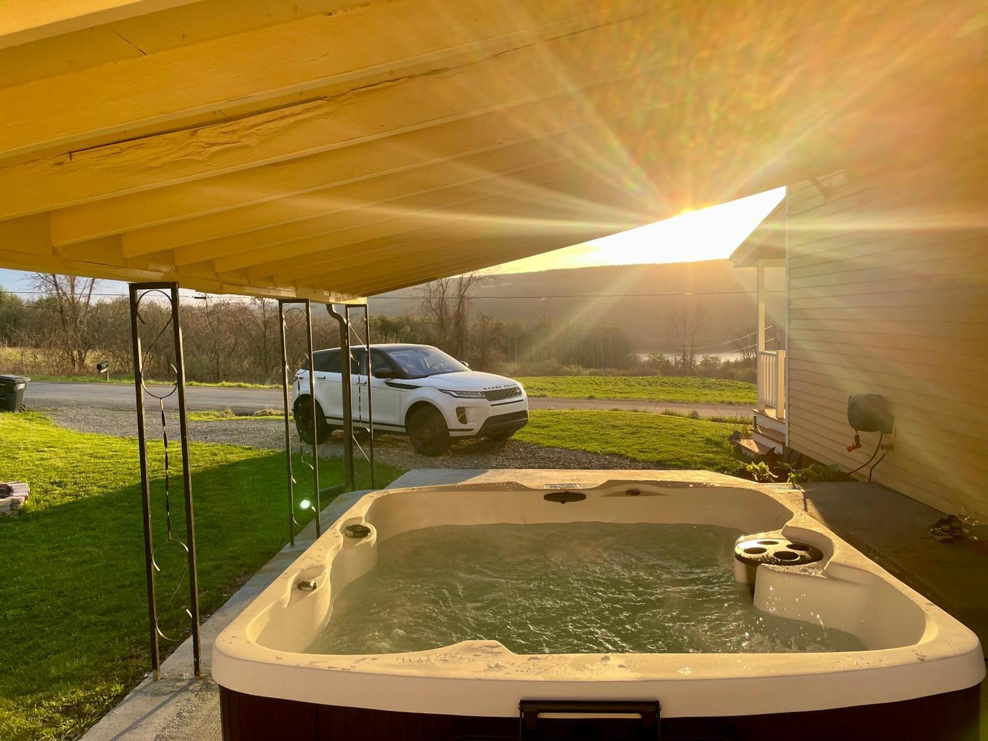 Vineyard Farmhouse With Hot Tub & Lake Views Hammondsport Exterior photo